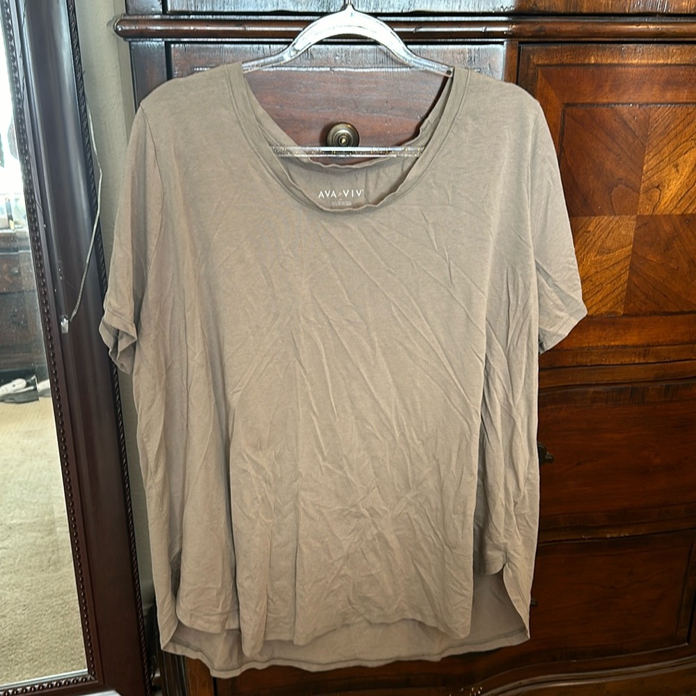 Ava viv basic tee shirt